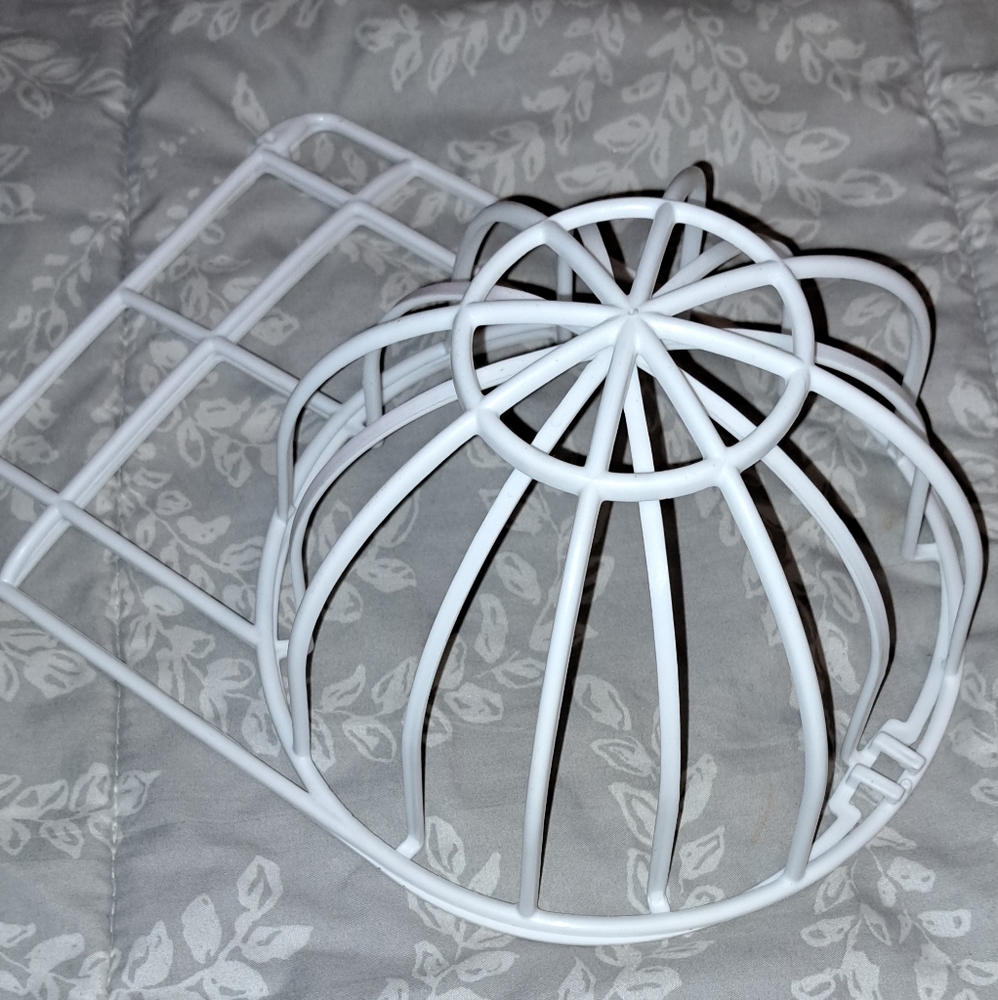 Hat holder/washing frame.